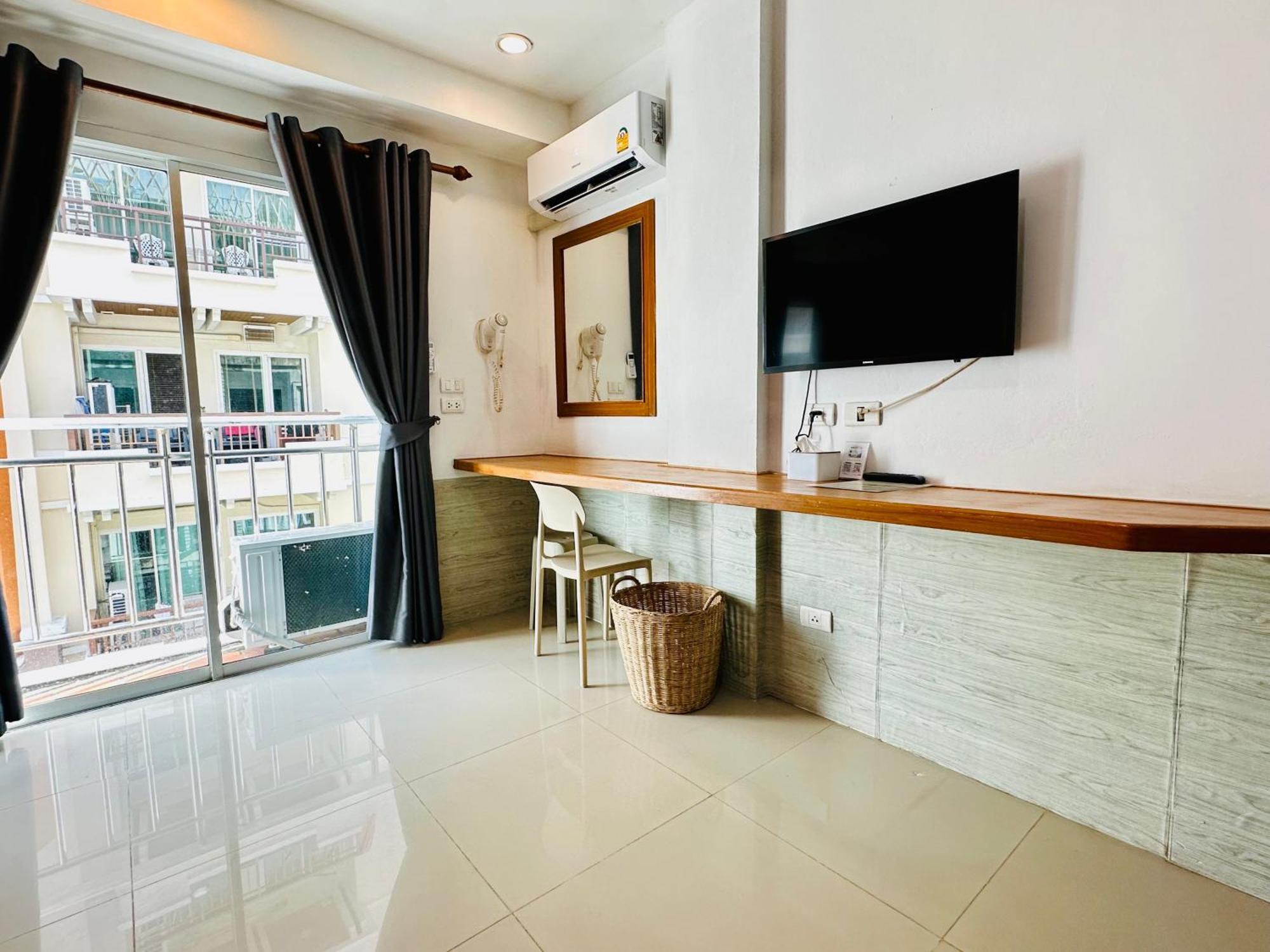 Pj Patong Resortel Buitenkant foto