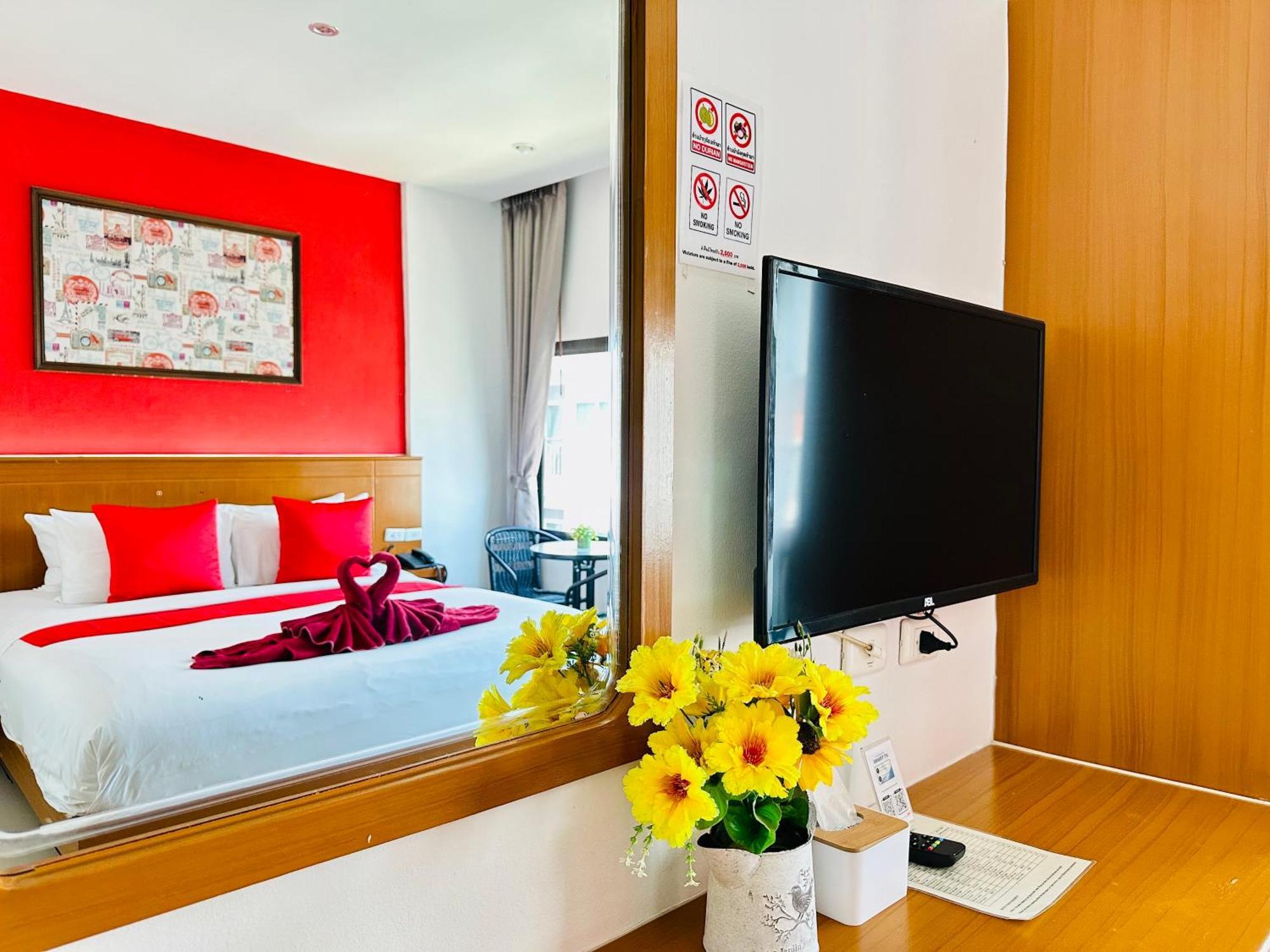 Pj Patong Resortel Buitenkant foto