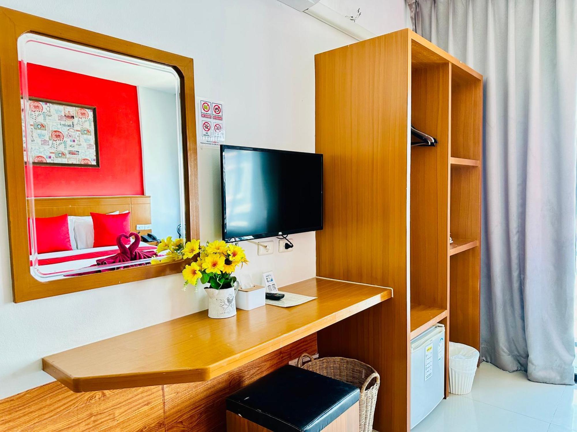 Pj Patong Resortel Buitenkant foto