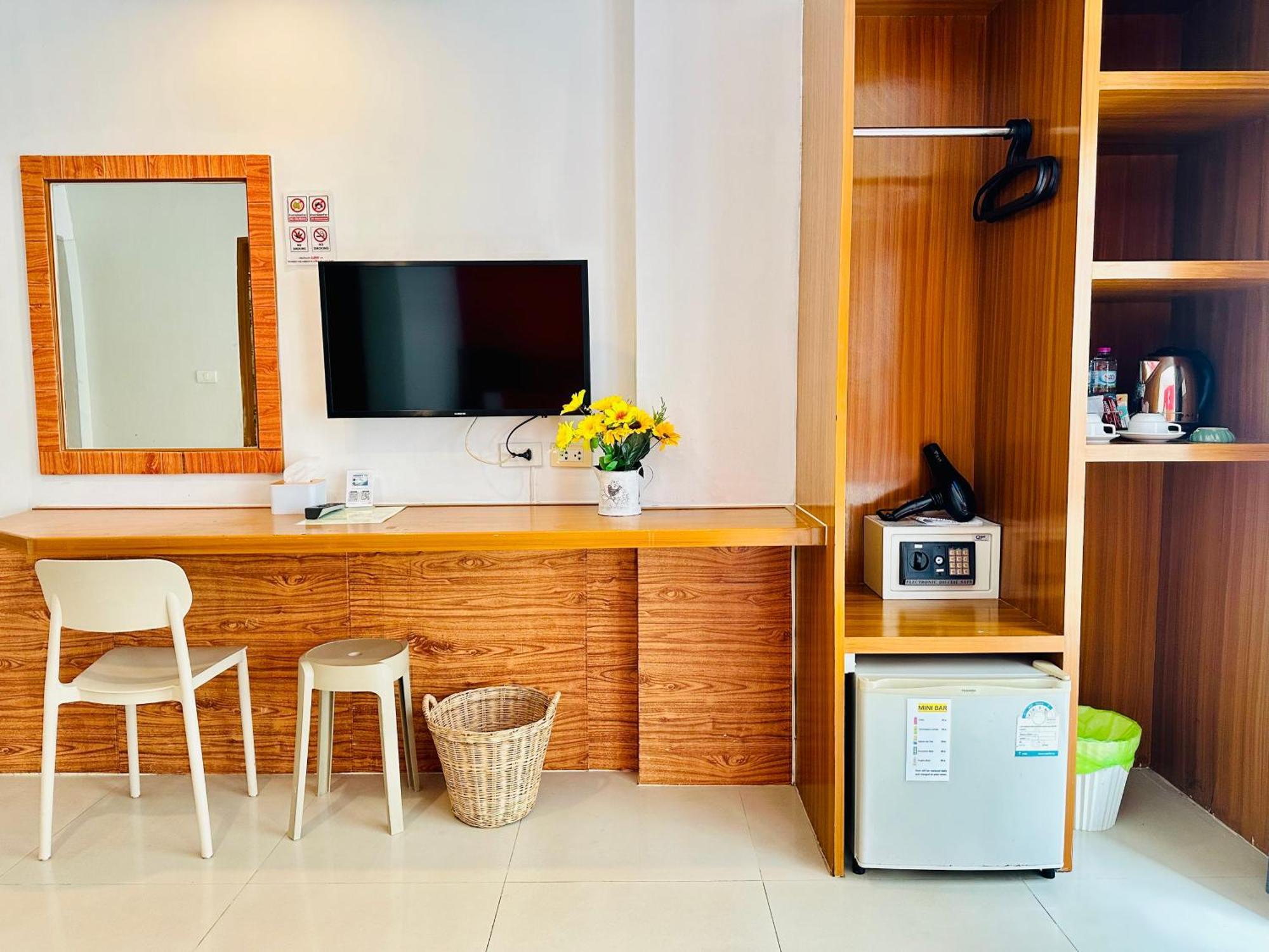 Pj Patong Resortel Buitenkant foto
