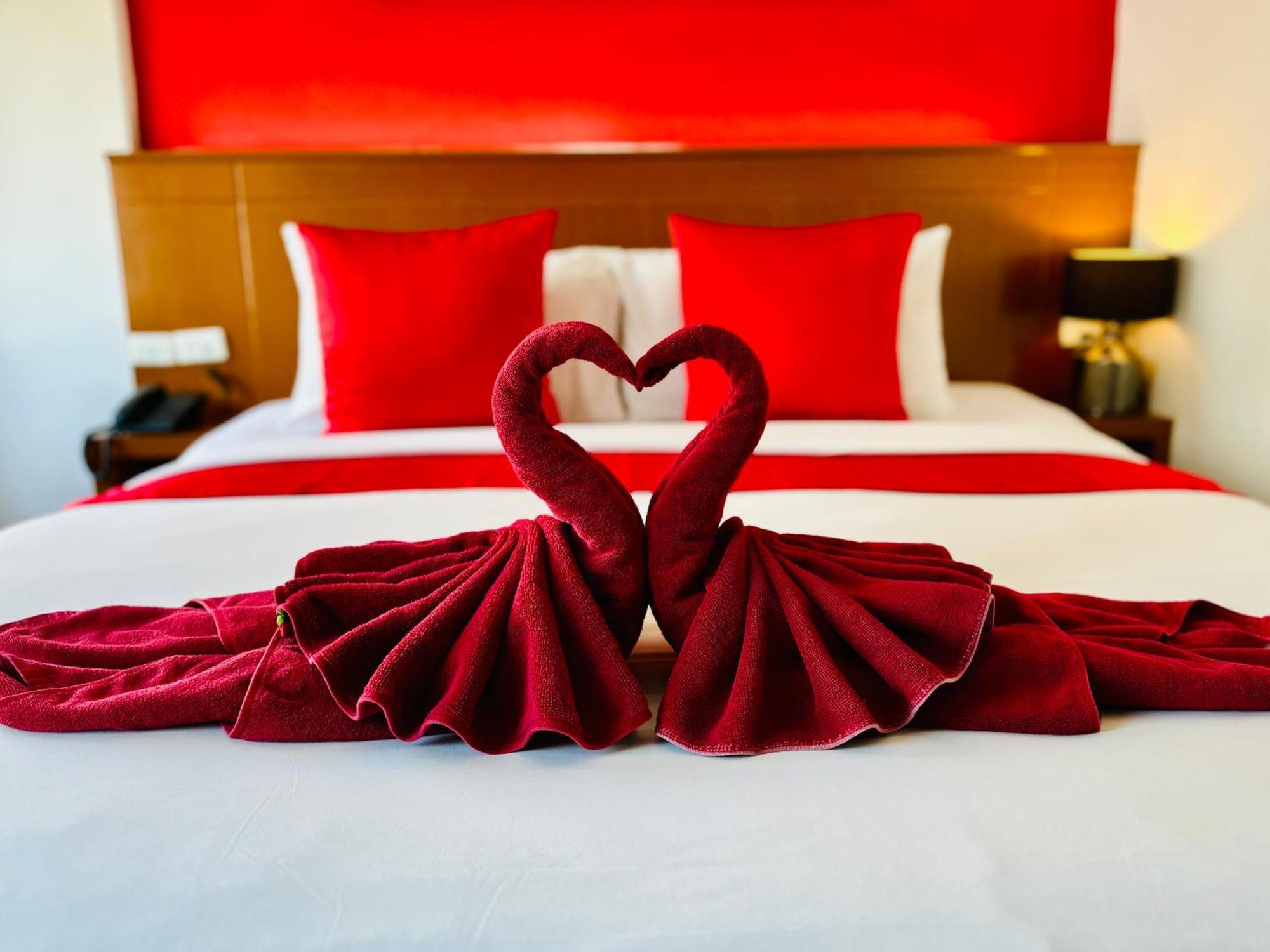 Pj Patong Resortel Buitenkant foto