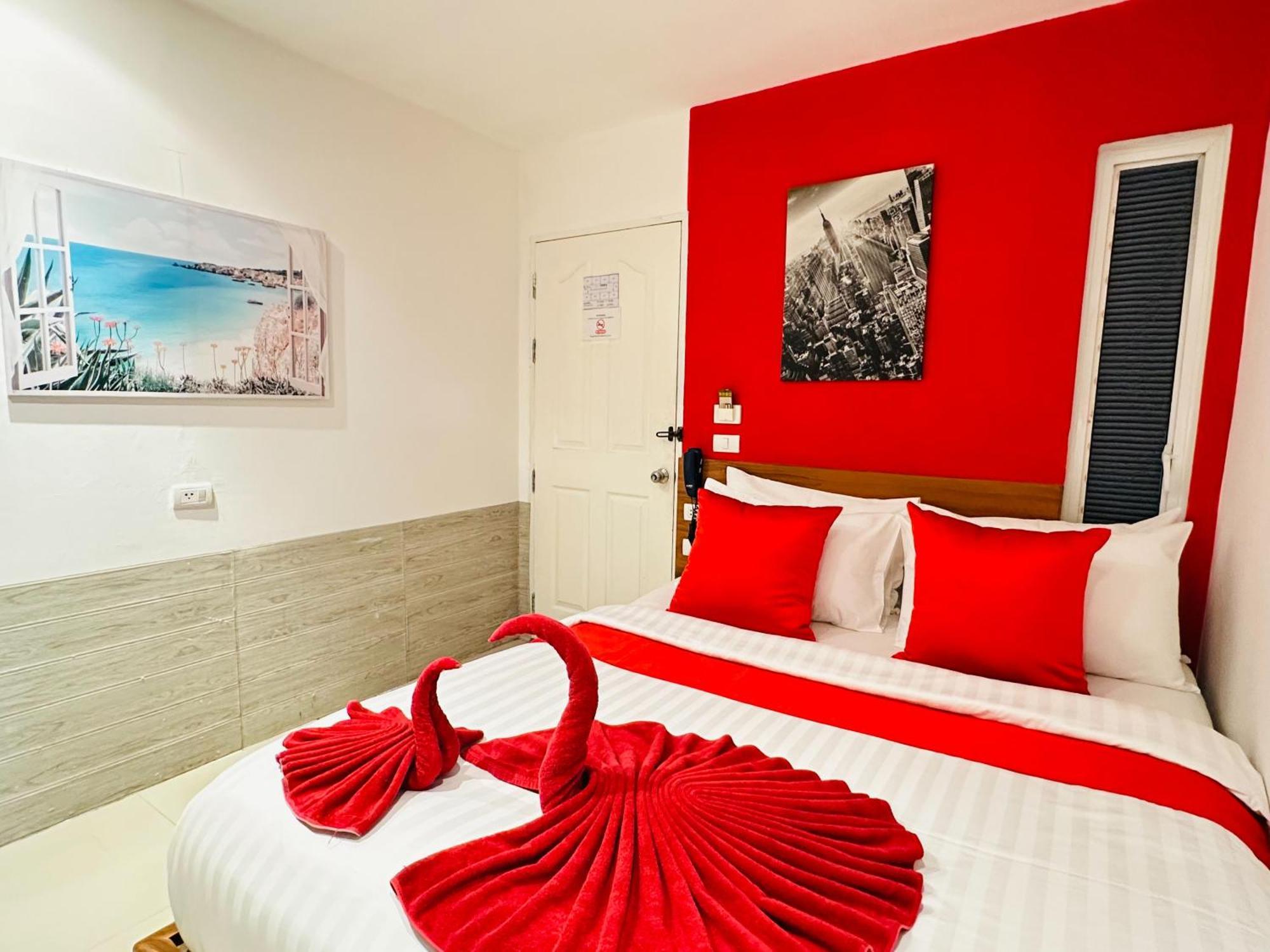 Pj Patong Resortel Buitenkant foto